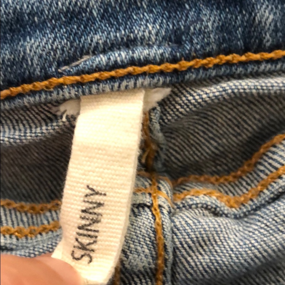 Rag & Bone skinny distressed at knee jeans - Picture 6 of 8